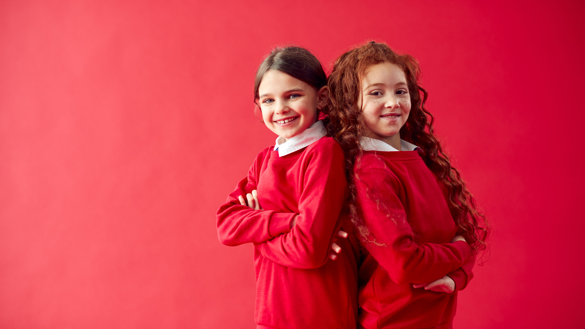 bambine con denti bianchi sorridono